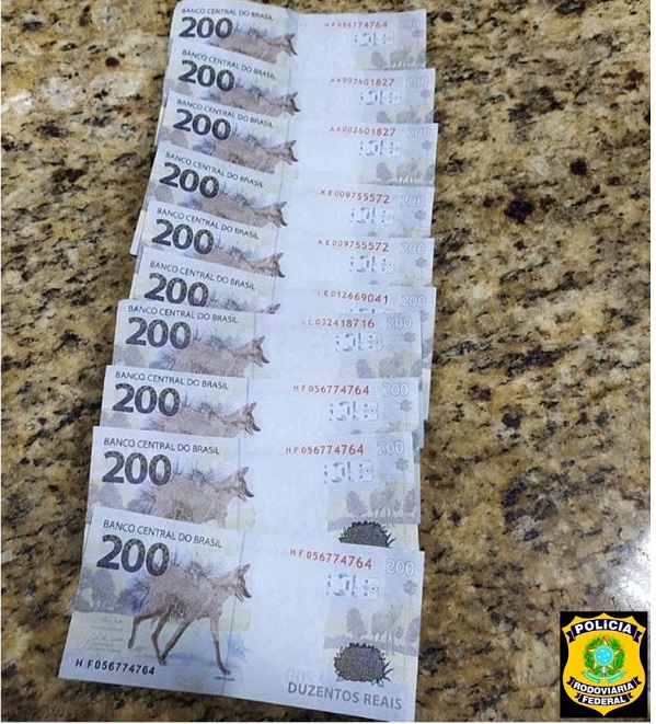 PRF apreende notas falsas de R$ 200 em Campo Mourão