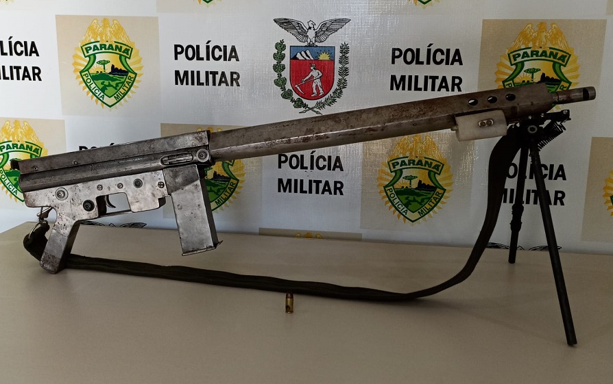 PM apreende arma de fabricação artesanal em veículo apreendido em Araruna