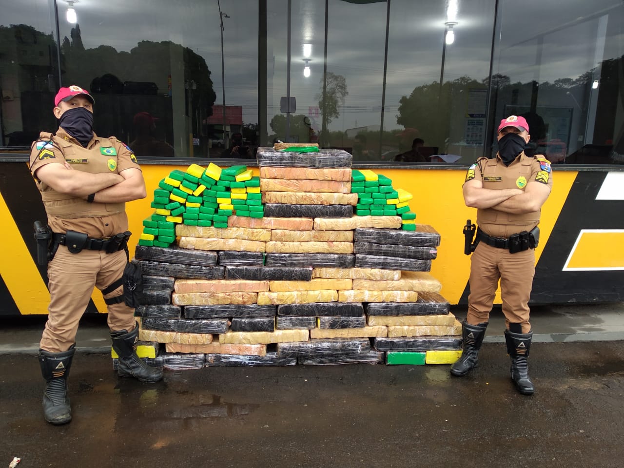 Polícia rodoviária apreende mais 500 quilos de maconha na PR-323