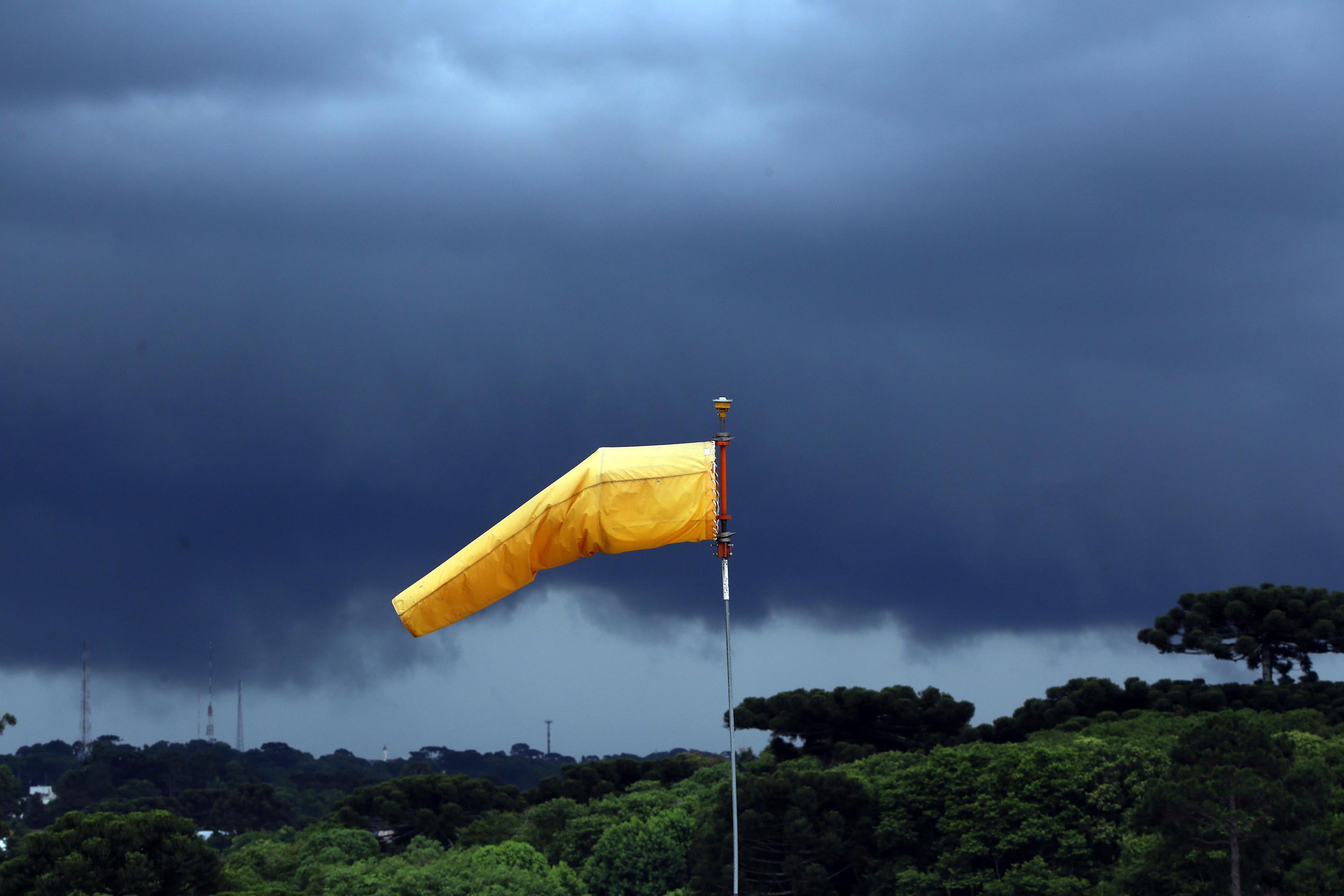 Final de semana deve ser de chuvas mais intensas no Paraná