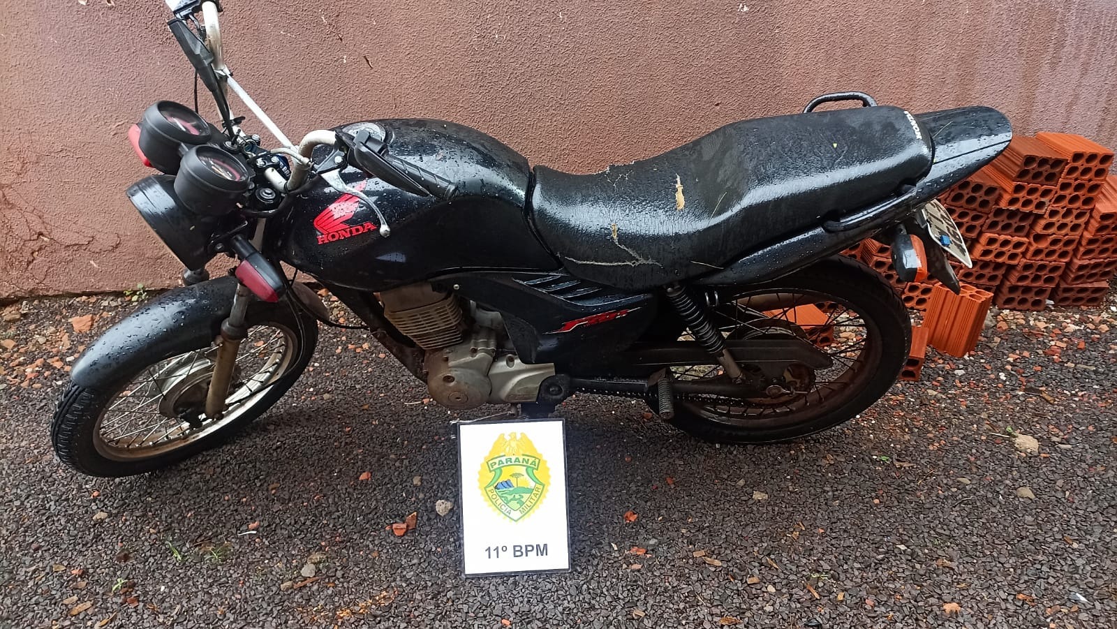 Motocicleta furtada é recuperada pela PM no Jardim Araruama