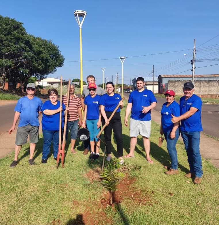 Rotary Club de Araruna promove ação ambiental: plantio de árvores no parque industrial