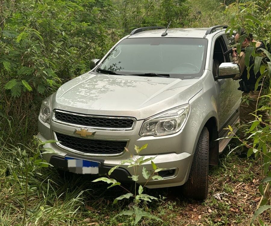 Caminhonete furtada em Araruna é recuperada próximo à fronteira com o Paraguai