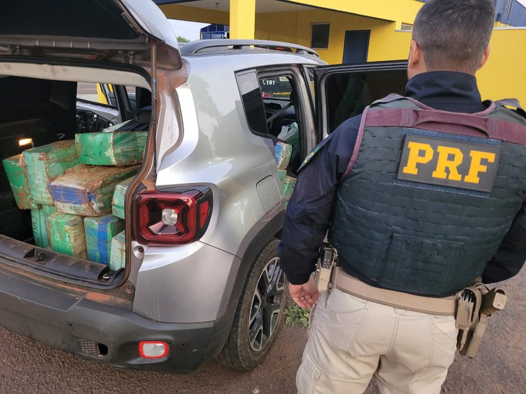 Após fuga, PRF apreende 605 quilos de maconha na zona rural de Araruna