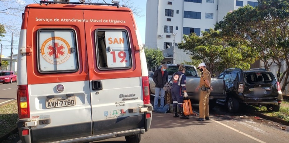 Motorista com sinais de embriaguez dorme no asfalto após acidente