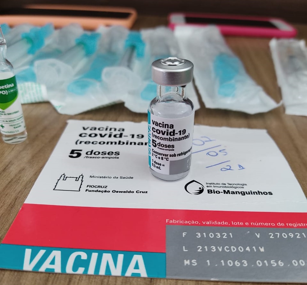 Falsa enfermeira com doses da vacina contra a Covid-19 é presa em Apucarana